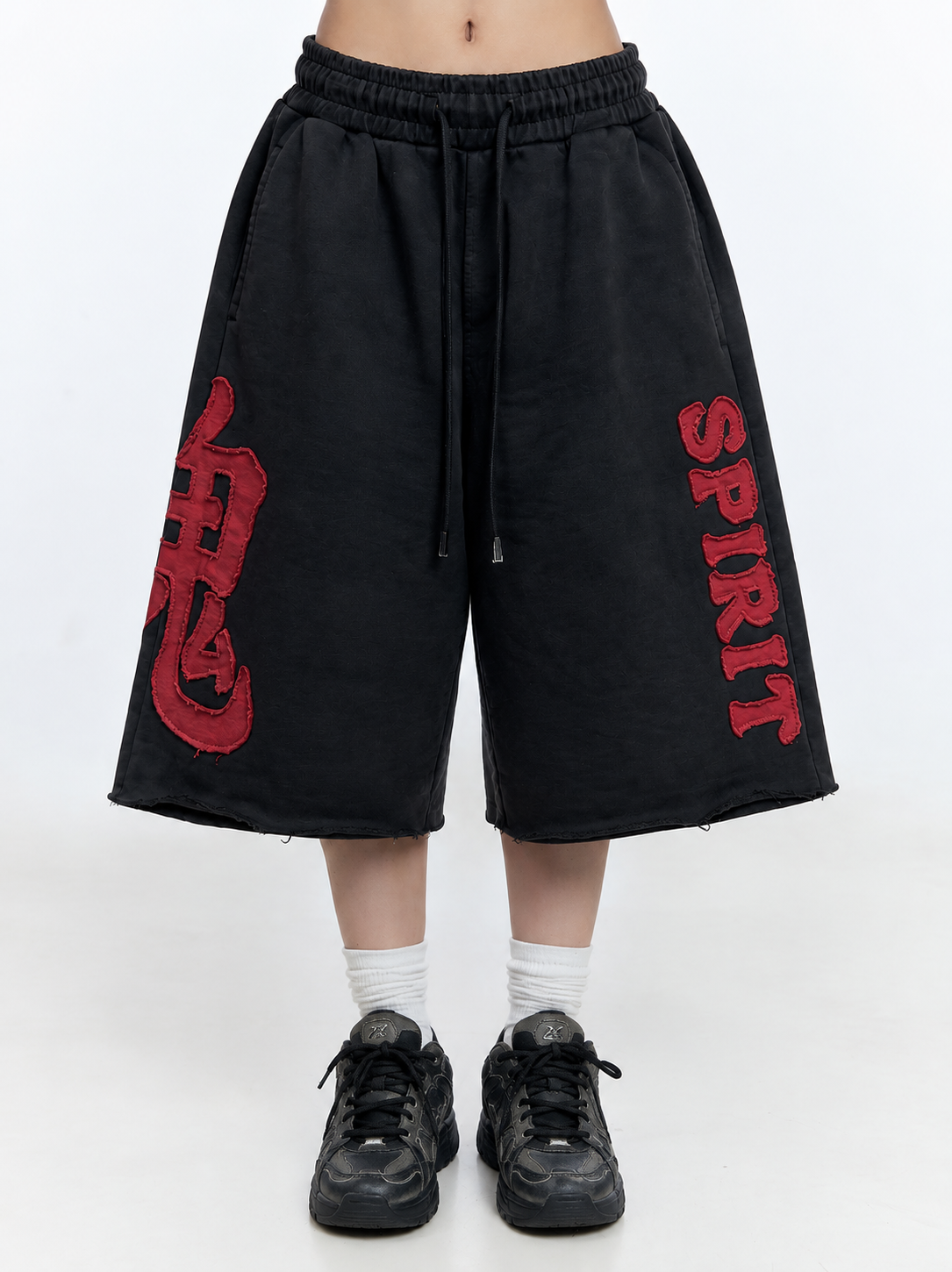 聖霊 Seirei Spirit Short — Black + Red colorway, on-model studio shot